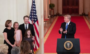 Trump nominoval na Najvyšší súd katolíka, konzervatívni sudcovia budú mať väčšinu.