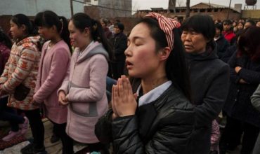 Kardinál Zen: “Vydávajú stádo do vlčích tlám”