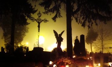 Biskup: Nezamorte si domovy diablovými symbolmi