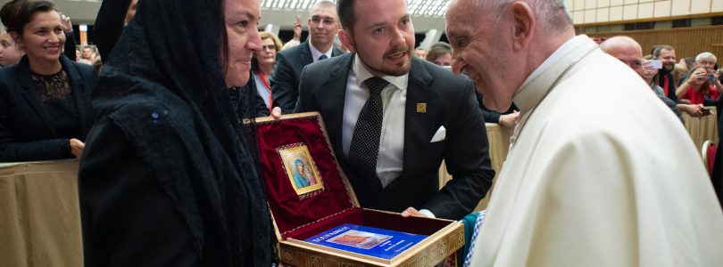 Pápež František prijal gréckokatolíckych pútnikov zo Slovenska s mystičkou Myrnou