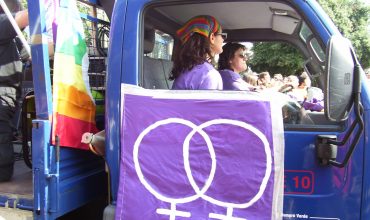 Rada Európy chce odhlasovať, aby dieťa lesby malo za otca automaticky ženu