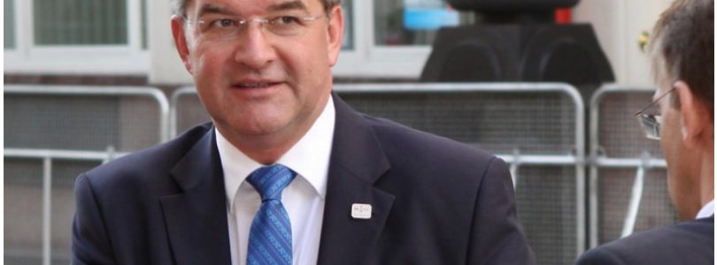 Prieskum nameral, že keď kandidujú len dvaja, dostanú menej ako 100%