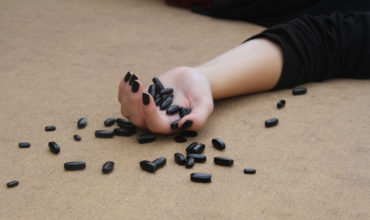 Verného kňaza, ktorý na pohrebe sebevraždu nazval hriechom, chcú umlčať