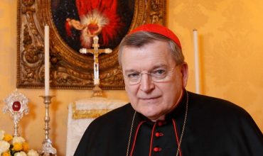 Kardinál Burke: Navodzuje sa dojem, akoby vznikala nová Cirkev bez primátu pápeža