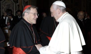 Kardinál Kasper: Vo Vatikáne sa pripravuje zosadenie pápeža