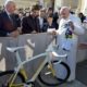 Cyklisti Európy a Afriky u pápeža: Šport učí nevzdávať sa dobrého cieľa