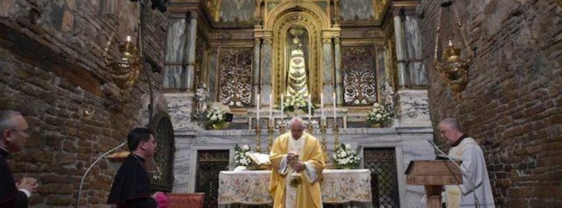 Pápež zavítal do Loreta, kde sa nachádza pôvodný dom, v ktorom anjel zvestoval Márii narodenie Krista