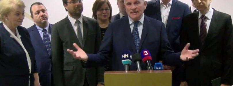 Po kritike Mikloška zo strany Cirkvi, ho prišla podporiť rozhádaná “súčasná kresťanská elita.”