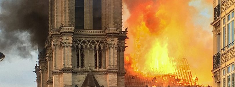 V Notre Dame bola zachránená Najsvätejšia Hostia, Kristove relikvie, aj okná zasvätené Panne Márii