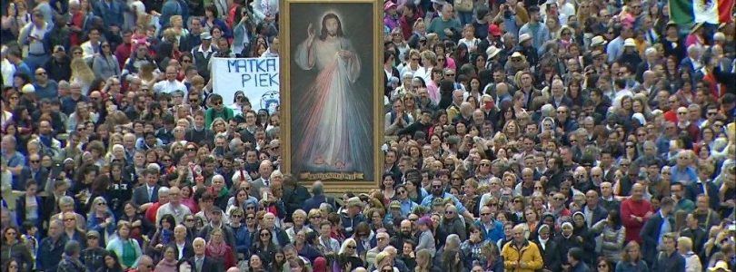 Papež na Nedeľu Božieho milosrdenstva: Chýba ti pokoj? Dotkni sa Ježišových rán!