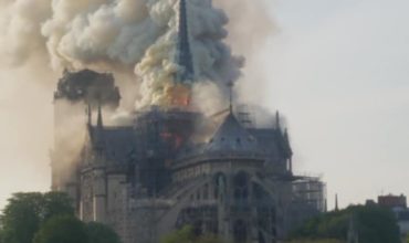 Horí najznámejšia európska katedrála Notre Dame v Paríži