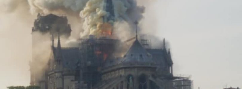 Horí najznámejšia európska katedrála Notre Dame v Paríži