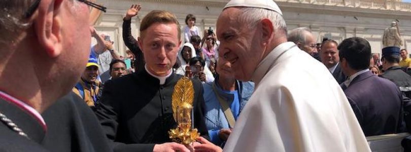 Svätému Otcovi Františkovi odovzdali relikvie bl. Anny Kolesárovej