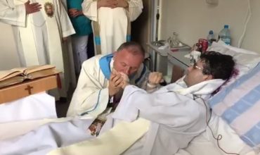 Novokňaz chorý na rakovinu prosí o naše modlitby