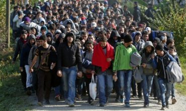 Kardinál Burke vyzval veriacich, aby sa vzopreli vládam, ktoré podporujú masívnu imigráciu