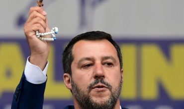 Vatikán: “Ak by požiadal Salvini o požehnanie, nedostal by ho.”