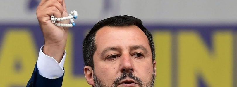 Vatikán: “Ak by požiadal Salvini o požehnanie, nedostal by ho.”