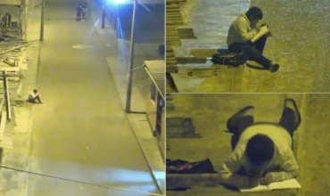 Chudobný chlapec z rodiny bez elektriny sa učieval pod verejným osvetlením