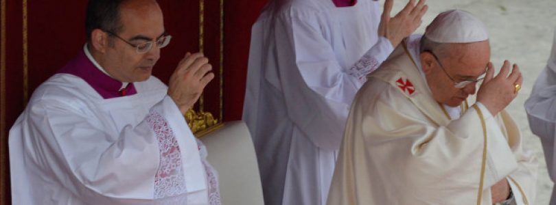 Prečo pred čítaním Písma robíme trikrát znak kríža?