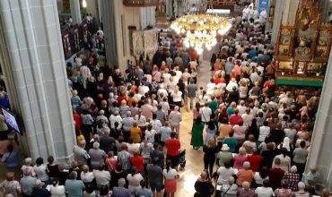 Do košickej katedrály prichádza čoraz viac ctiteľov svätého Šarbela