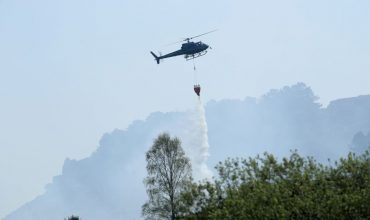 Kolumbijský biskup pokropí z helikoptéry svätenou vodou mesto vrážd, aby vyhnal diabla z ulíc