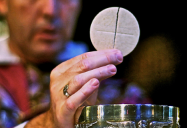 Ako dlho je po prijatí Eucharistie prítomný Kristus v človeku?