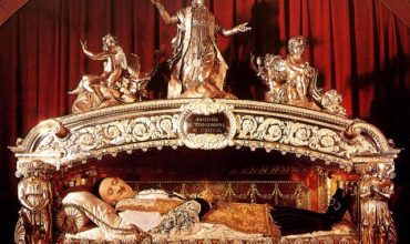 O mesiac začnú púť po Slovensku relikvie sv. Vincenta de Paul