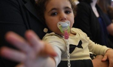 Za odoberaním detí je protirodinná ideológia, tvrdí taliansky biskup