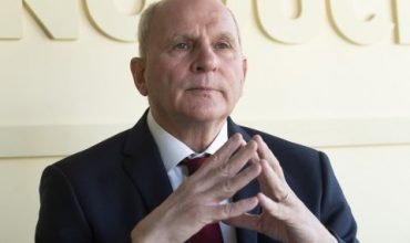 Podľa Mikloška katolíci čo sú verní pápežovi majú blízko k primitivizmu a ťažšie sa stávajú duchovnou elitou