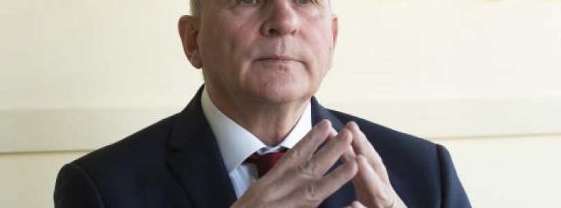 Podľa Mikloška katolíci čo sú verní pápežovi majú blízko k primitivizmu a ťažšie sa stávajú duchovnou elitou