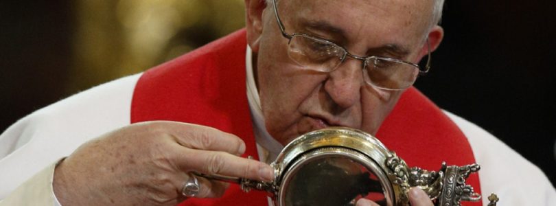 19.9. Svätý Január a každoročný zázrak skvapaľnenia krvi