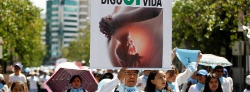 Vatikán obhajuje prijatie miliónov od nadácie podporujúcej potraty a genderizmus