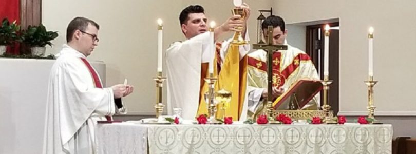 Novinár prepustený zo svetoznámej televízie sa stal kňazom