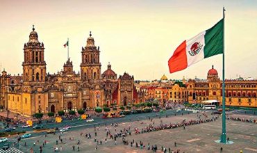 Protestujúci na podporu potratov chceli podpáliť katedrálu v Mexiku.