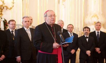 Arcibiskup Orosch udelil Marianovi Kuffovi popredné cirkevné vyznamenanie