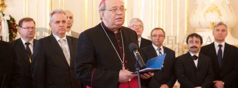 Arcibiskup Orosch udelil Marianovi Kuffovi popredné cirkevné vyznamenanie