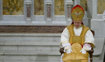 Biskup Schneider: Cirkev musí za akty modloslužobníctva na Synode konať pokánie.