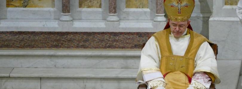 Biskup Schneider: Cirkev musí za akty modloslužobníctva na Synode konať pokánie.