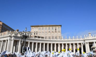 Je veľa svedkov svätosti vedľajších dverí – pápežove slová na slávnosť Všetkých svätých