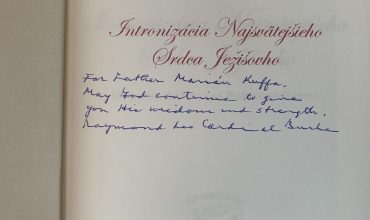 Kardinál Burke: Nech Boh naďalej obdarúva Mariána Kuffu Jeho silou a múdrosťou