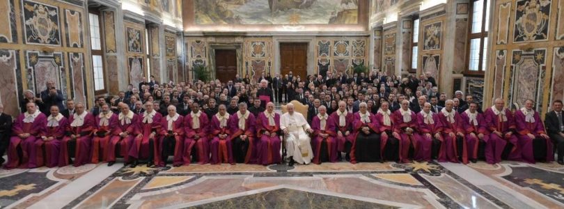 Cirkev evanjelizuje cez manželské páry – príhovor pápeža Rímskej róte