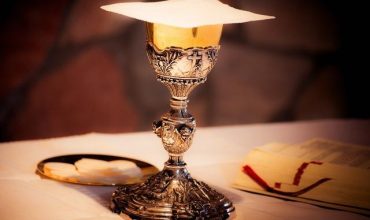 Biskupi rozhodli, že verejné bohoslužby sa nebudú sláviť až do 31. marca