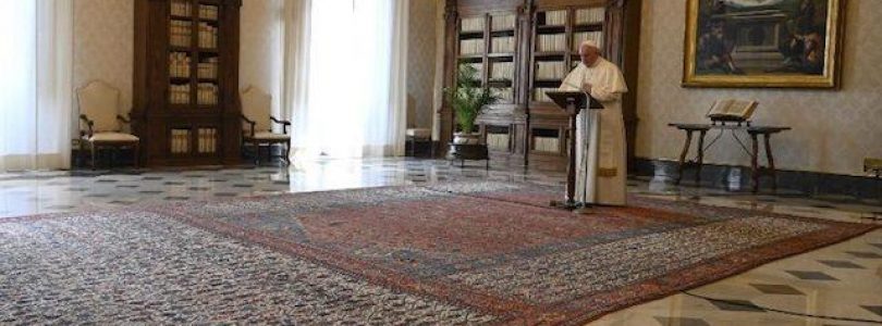 Pápež vyzval kresťanov spojiť sa 25. marca v modlitbe Otče náš