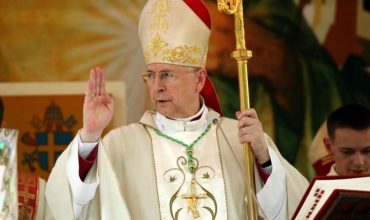 Poľskí biskupi: “Je nepredstaviteľné zatvárať kostoly.” Právoslávni: “Eucharistia nezabíja a nespôsobuje choroby.”