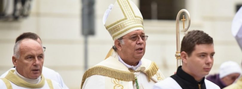 Arcibiskup Orosch: Vnímam vrelú túžbu veriacich po svätých omšiach