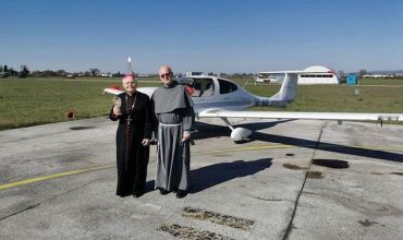 Na 30. výročie svojej prvej návštevy pápež sv. Ján Pavol II. požehnal Slovensko