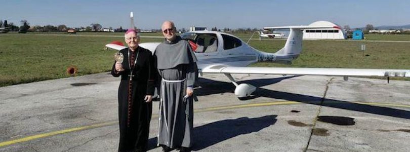 Na 30. výročie svojej prvej návštevy pápež sv. Ján Pavol II. požehnal Slovensko