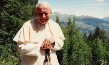 Pápež František bude 18. mája sláviť omšu nad hrobom sv. Jána Pavla II.