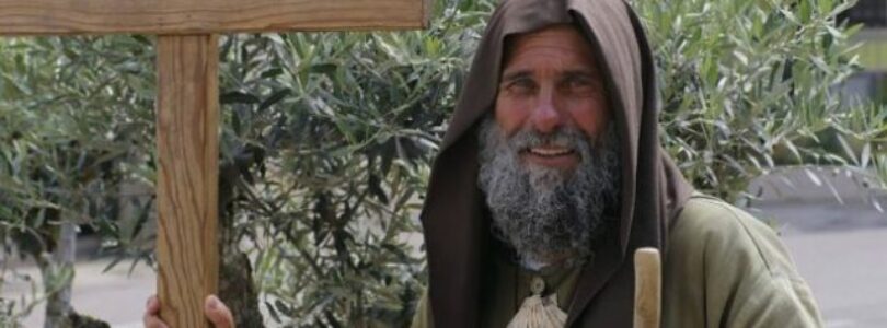 Laický misionár brat Blažej pešo putuje Európou, obetuje sa za pokoj