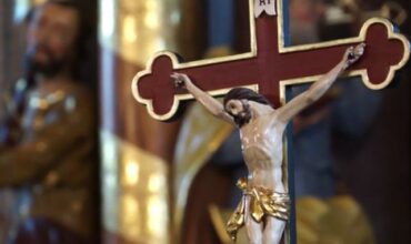 Najvyšší súd v USA zablokoval uplatňovanie prísnejších pandemických opatrení na kostoly ako na obchody